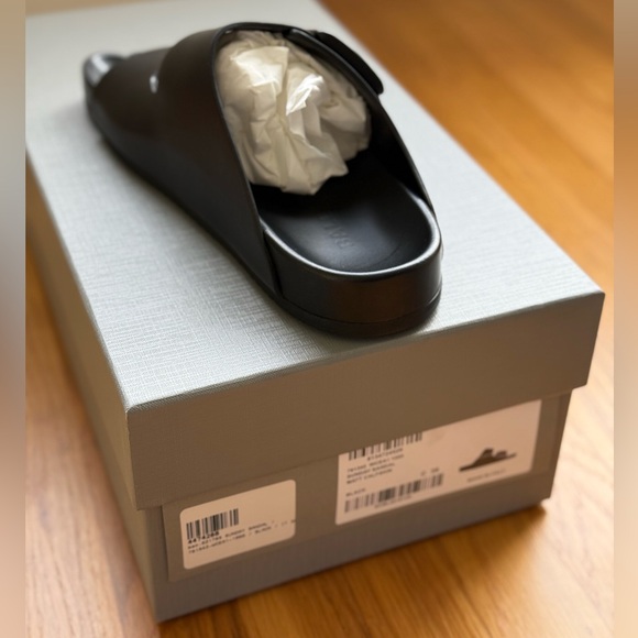 NEW IN BOX: Balenciaga Sunday Leather Sandal - Picture 4 of 9